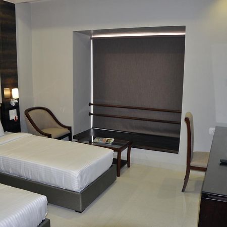 Hotel Dolphin サンバルプル エクステリア 写真