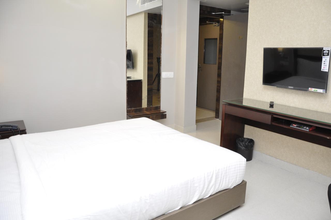 Hotel Dolphin サンバルプル エクステリア 写真